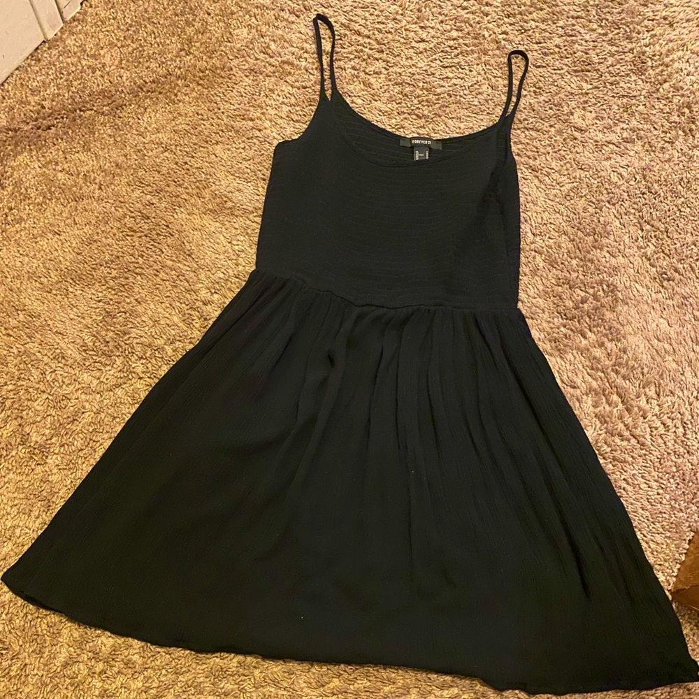 Forever 21 dress (never worn before size:M